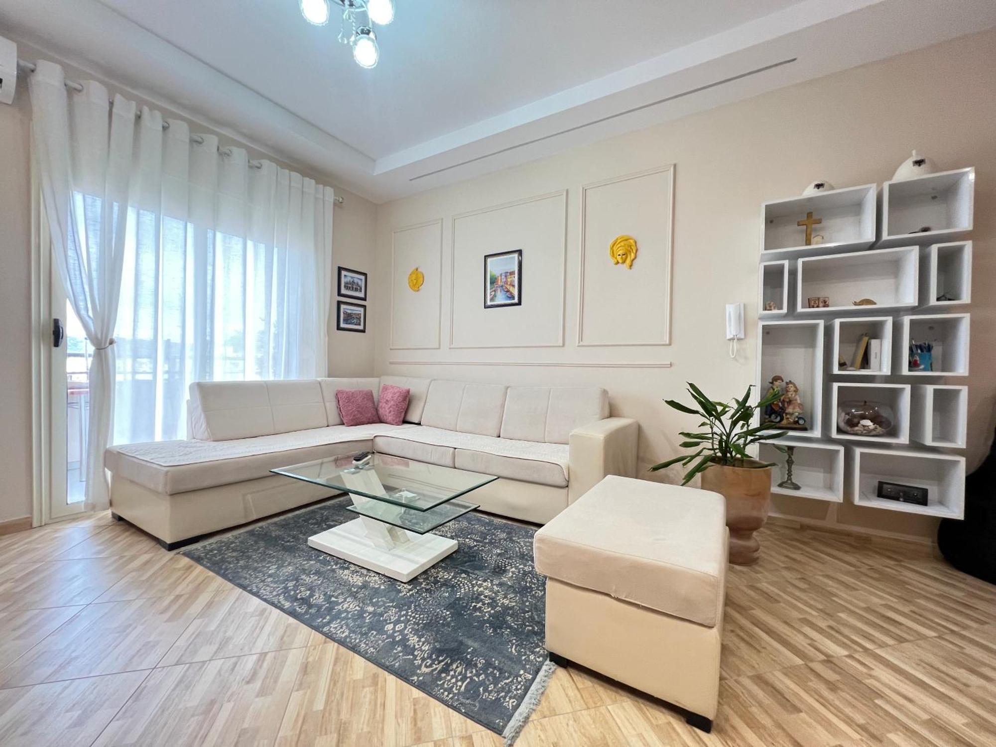 George Luxury Vlorë